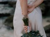 Hand bouquet style
